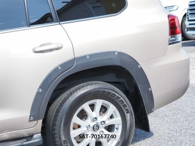 Toyota LAND CRUISER 2018-04 8880400-9