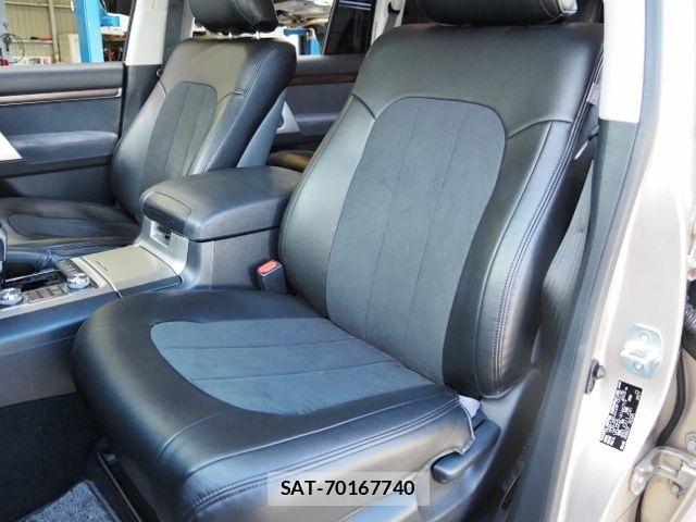 Toyota LAND CRUISER 2018-04 8880400-15