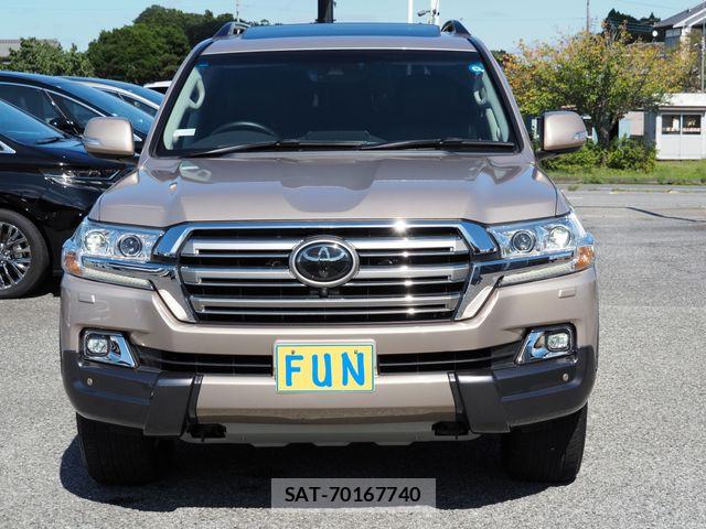 Toyota LAND CRUISER 2018-04 8880400-1
