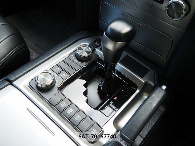 Toyota LAND CRUISER 2018-04 8880400-28