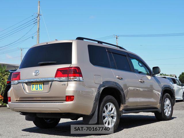 Toyota LAND CRUISER 2018-04 8880400-4