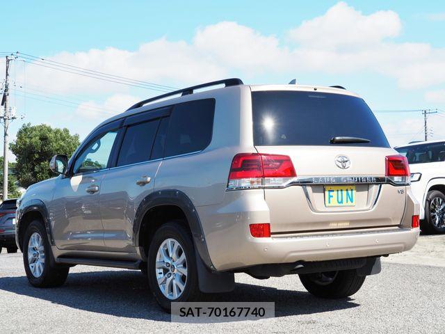 Toyota LAND CRUISER 2018-04 8880400-5