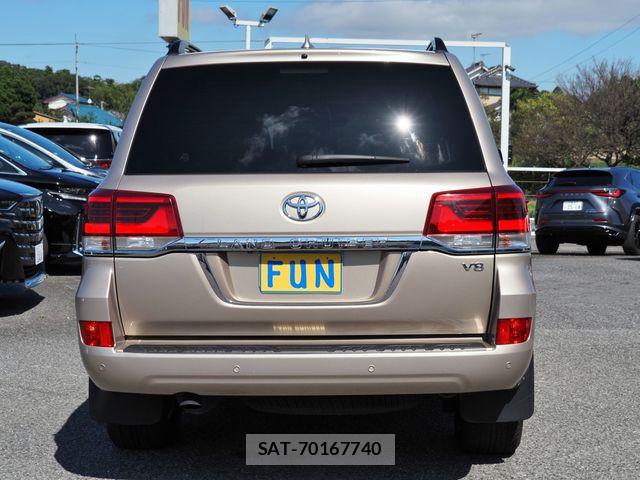 Toyota LAND CRUISER 2018-04 8880400-6