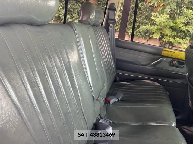 Toyota LAND CRUISER 1997-01 8880404-9