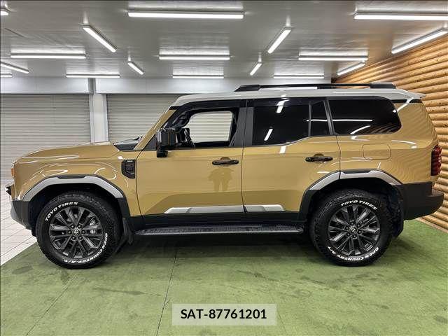 2024 Toyota Land Cruiser Prado — Photo 4