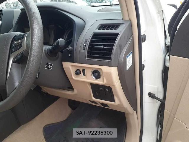 Toyota LAND CRUISER 2018 7216378-10