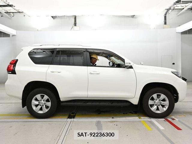 Toyota LAND CRUISER 2018 7216378-5