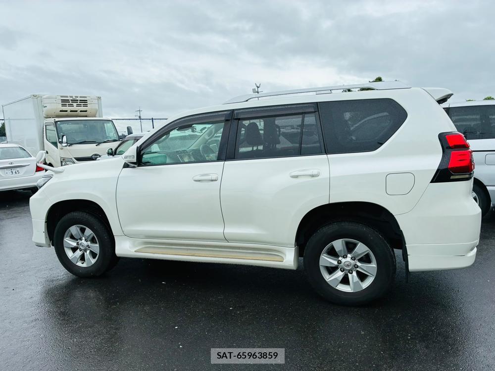 Toyota LAND CRUISER 2019-04 8656630-1