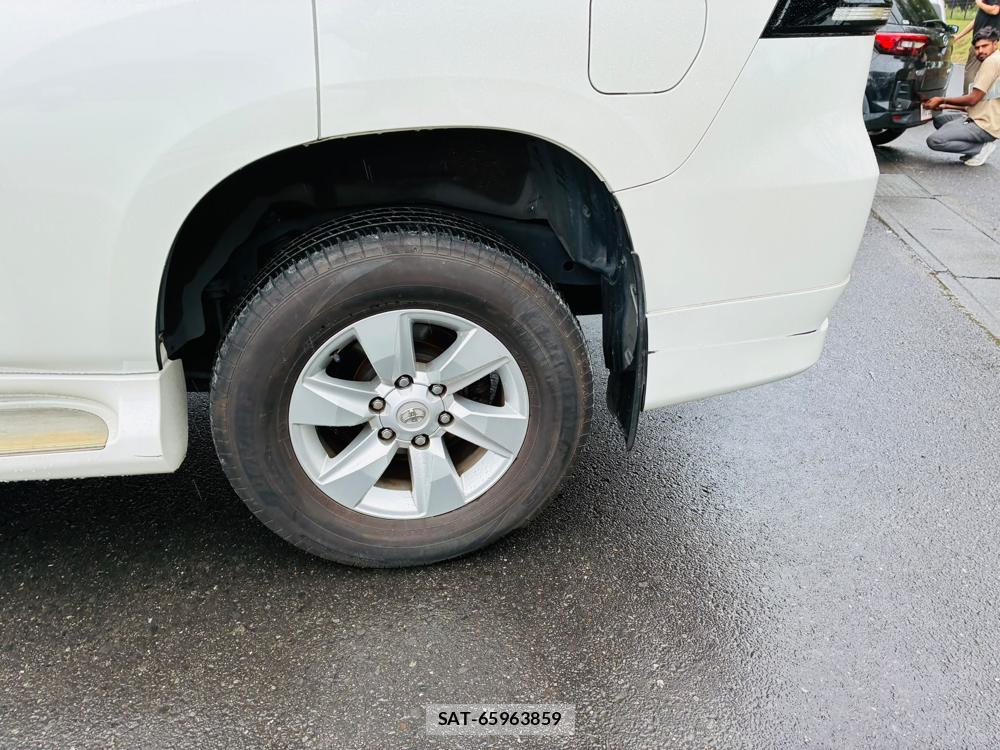 Toyota LAND CRUISER 2019-04 8656630-31