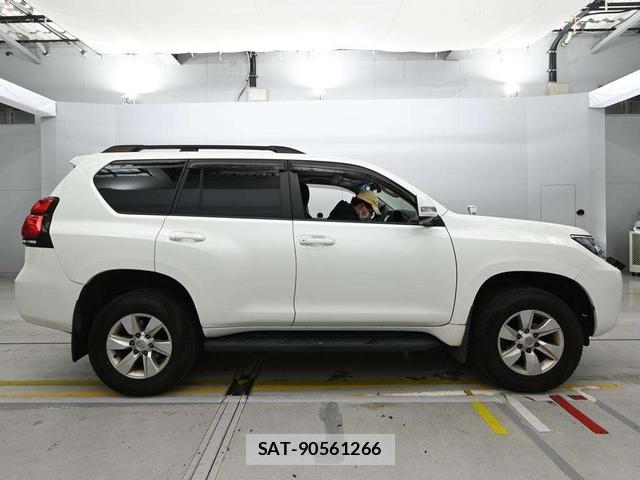 Toyota LAND CRUISER 2019-11 8842995-5
