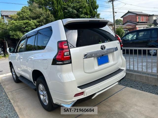 2023 Toyota Land Cruiser Prado — Photo 2