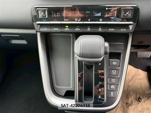 Suzuki LANDY 2026-03 6245006-20
