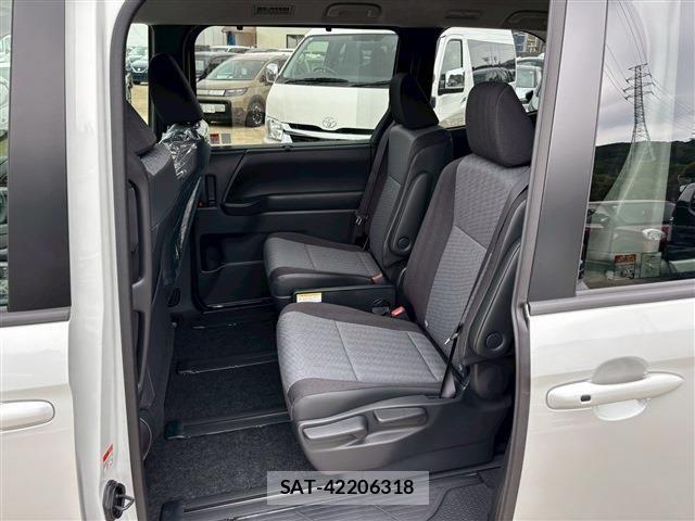 Suzuki LANDY 2026-03 6245006-4