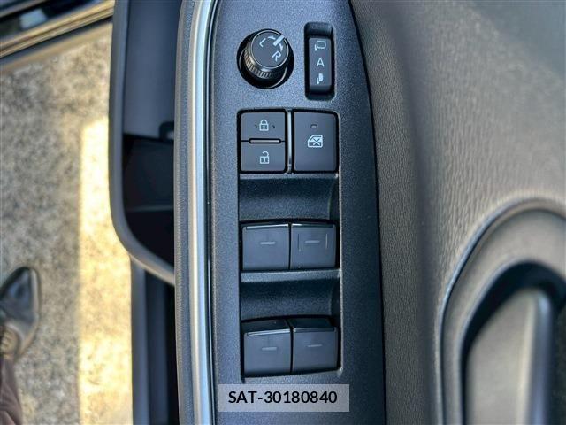 Suzuki LANDY 2026-04 6752196-16