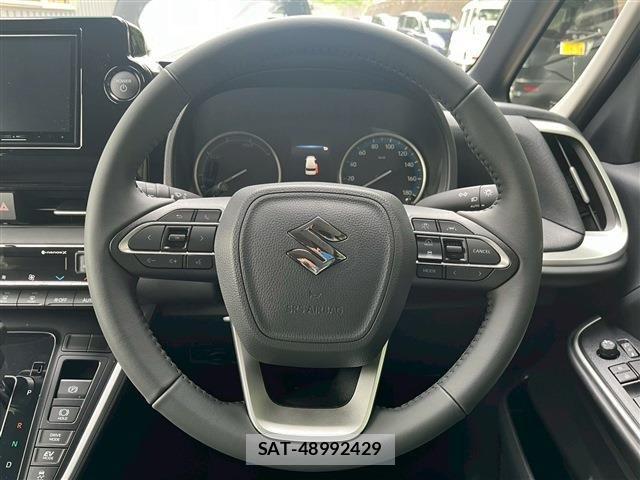 Suzuki LANDY 2026-04 8208246-18