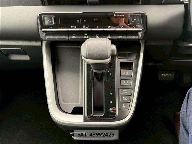 Suzuki LANDY 2026-04 8208246-27