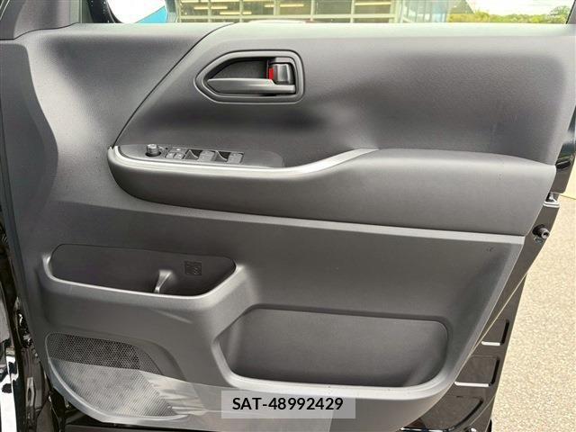 Suzuki LANDY 2026-04 8208246-28