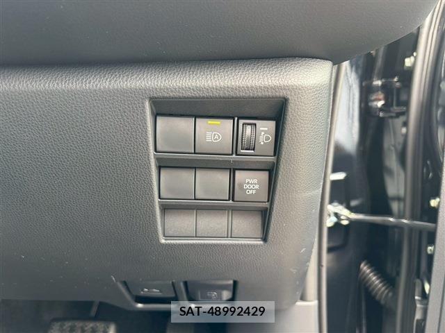 Suzuki LANDY 2026-04 8208246-29