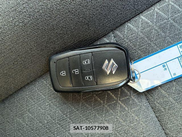 Suzuki LANDY 2022-09 1380993-9