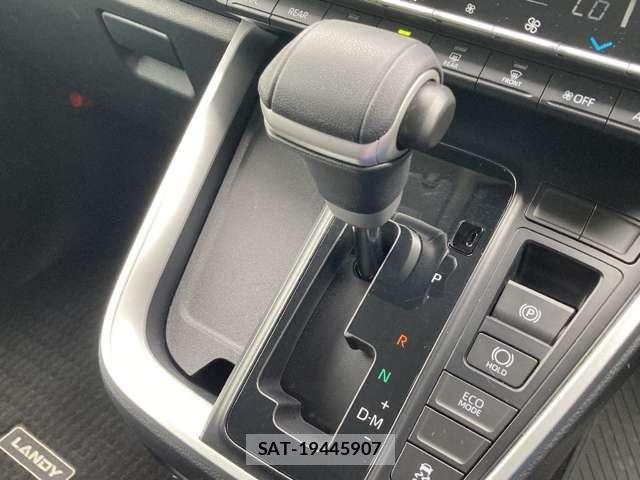Suzuki LANDY 2025-06 8208247-10