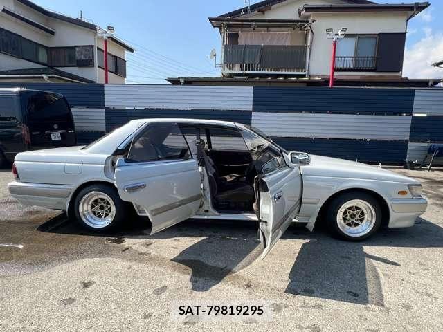 Nissan LAUREL 1992-05 5870584-28