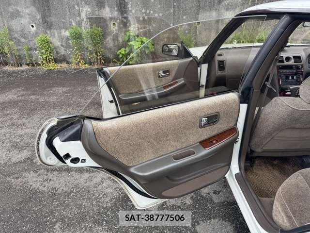 Nissan LAUREL 1995-04 7327885-18