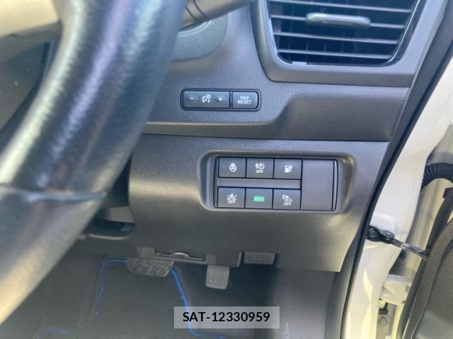 Nissan LEAF 2018-05 1463825-4