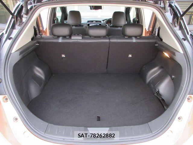 Nissan LEAF 2021-10 2002178-16