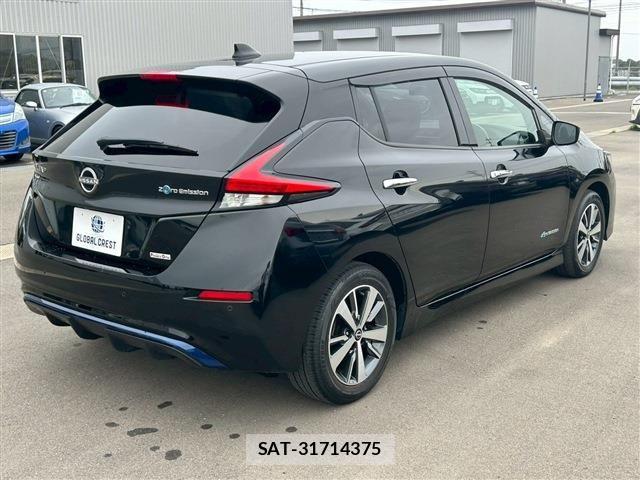 Nissan LEAF 2021-07 6676604-5