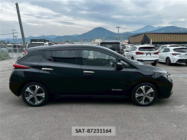 Nissan LEAF 2022-02 7220690-9