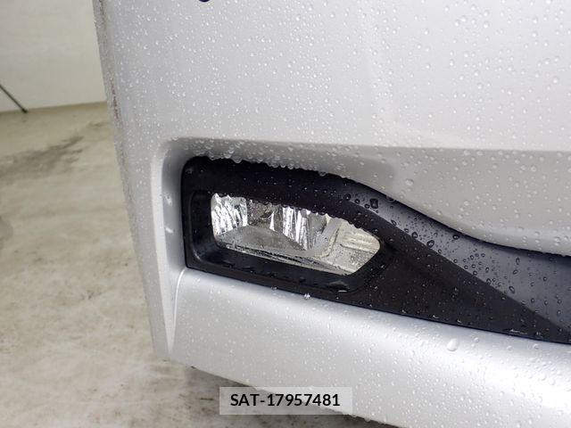 Nissan LEAF 2018-11 7220686-9