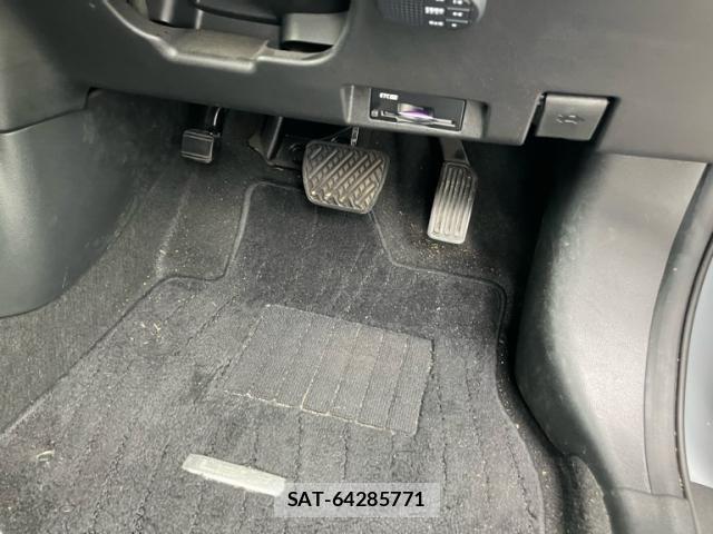 Nissan LEAF 2022-07 7272181-12