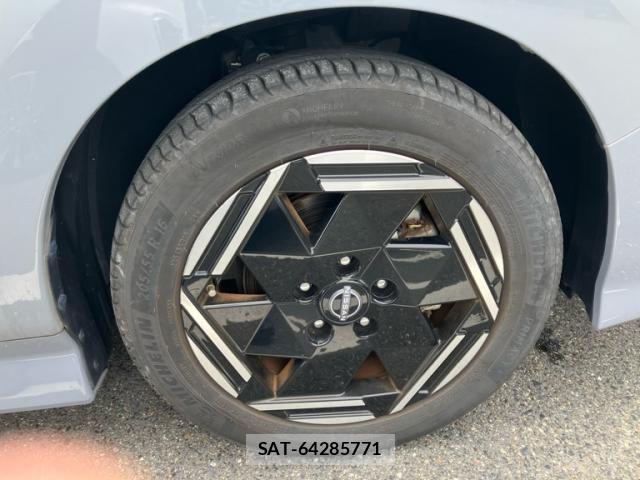 Nissan LEAF 2022-07 7272181-6