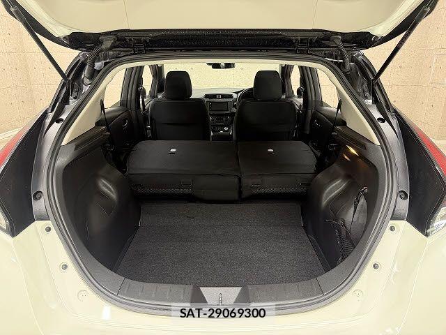 Nissan LEAF 2022-02 7327891-9