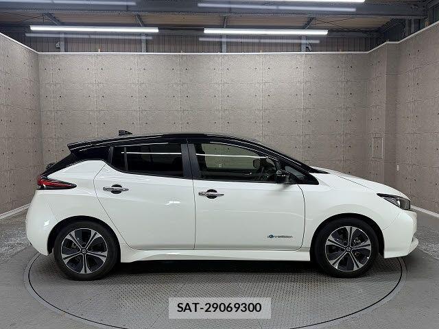 Nissan LEAF 2022-02 7327891-4