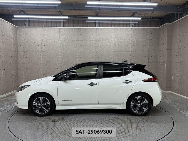 Nissan LEAF 2022-02 7327891-5