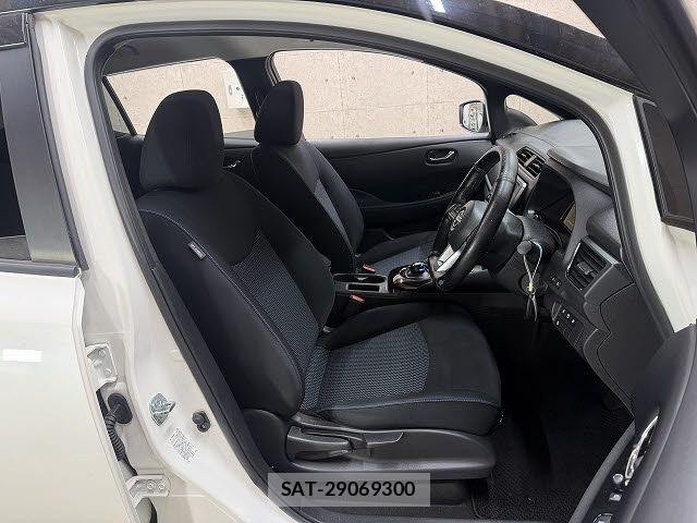 Nissan LEAF 2022-02 7327891-7