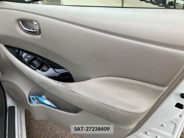 Nissan LEAF 2016-06 7327919-9