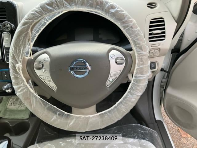 Nissan LEAF 2016-06 7327919-11