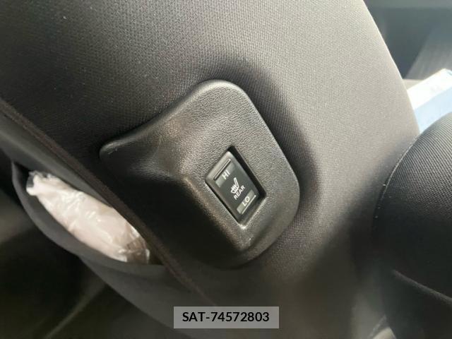 Nissan LEAF 2019-12 7327896-11