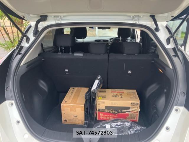 Nissan LEAF 2019-12 7327896-12