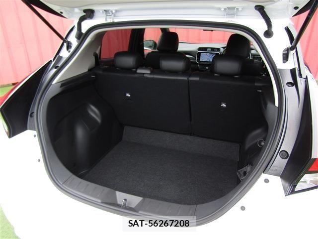 Nissan LEAF 2023-12 7327888-7