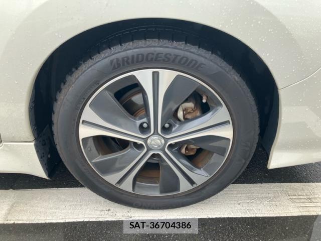Nissan LEAF 2018-01 7327900-14