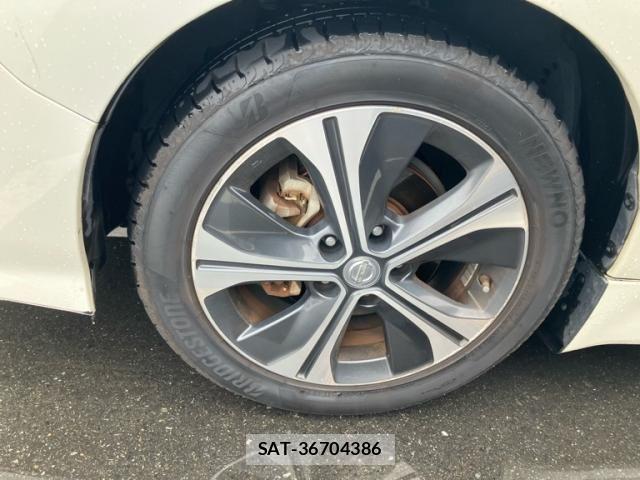 Nissan LEAF 2018-01 7327900-17