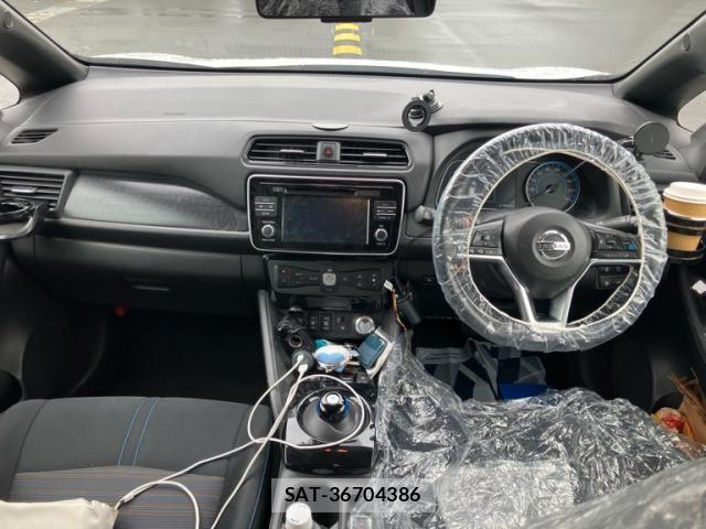 Nissan LEAF 2018-01 7327900-1