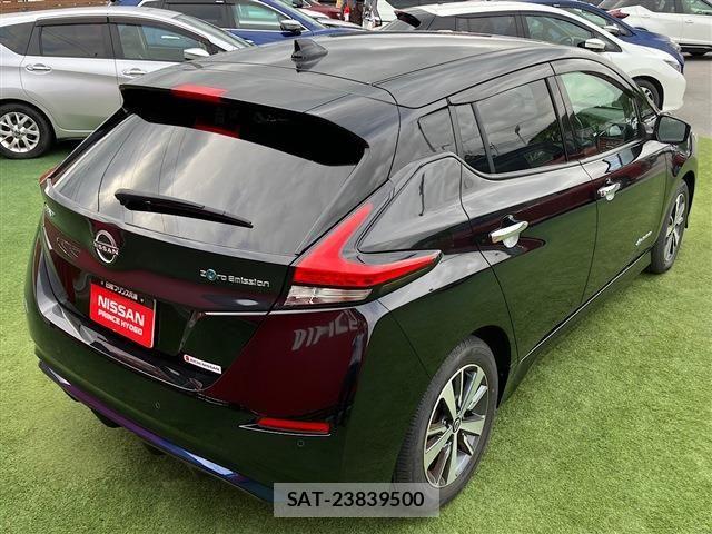 Nissan LEAF 2021-10 7327895-1