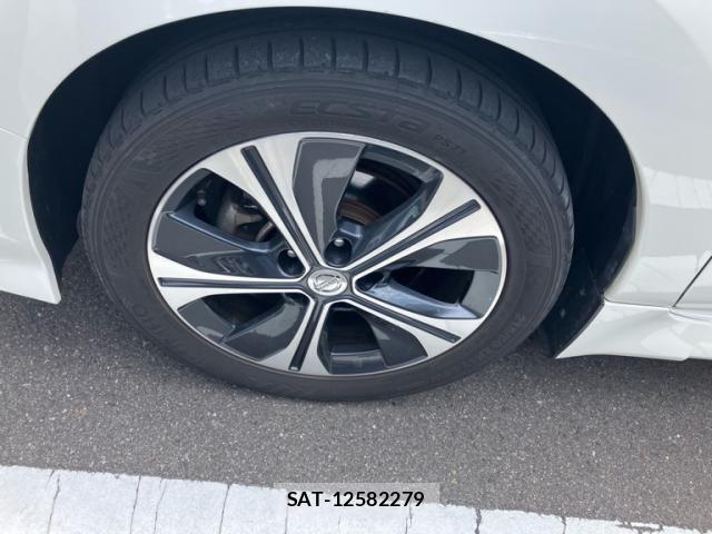 Nissan LEAF 2018-01 7327905-5