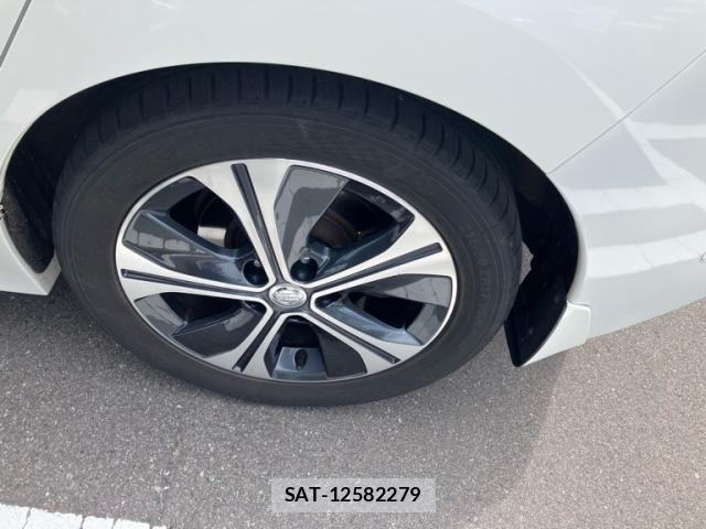 Nissan LEAF 2018-01 7327905-6