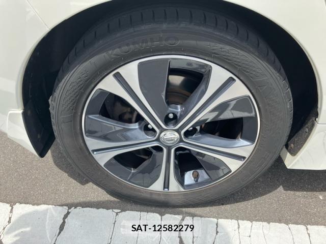 Nissan LEAF 2018-01 7327905-7