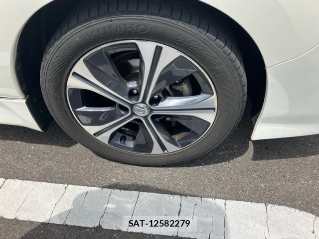 Nissan LEAF 2018-01 7327905-8